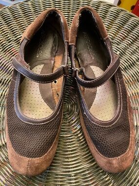 Vintage AEROSOLES Brown Suede & Mesh Mary Jane Flats with Strap